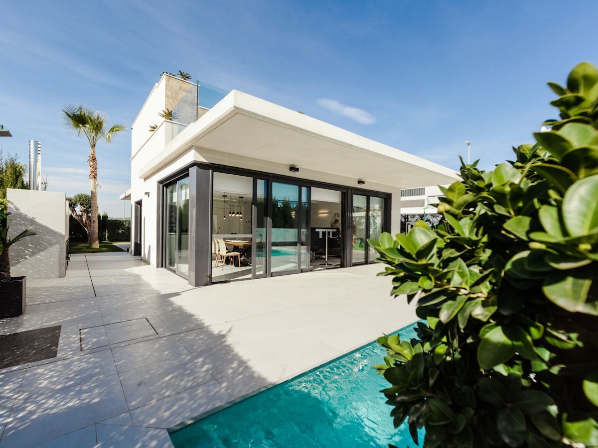 Vivienda unifamiliar de obra nueva construida en Mallorca, con terraza y piscina